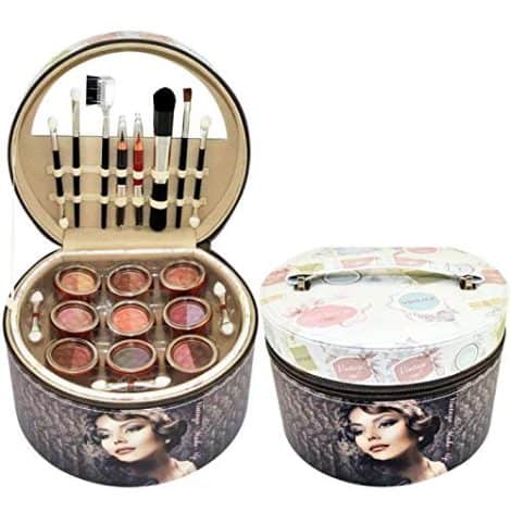 Scatola contenente 36 prodotti di make-up come fard, ombretto, rossetto e smalto. Ideale come idea regalo. “ROUND VINTAGE 1” di Gloss!