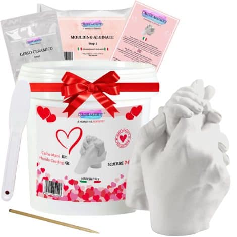 Kit esteso per realizzare calchi tridimensionali delle mani, con gesso e alginato, ideale come regalo per coppie, amici e famiglia. Adatto ad adulti e bambini. Perfetto per fidanzati, matrimoni e anniversari.