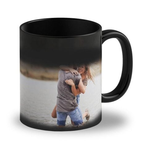 Tazza magica personalizzata con foto e testo in cui puoi creare il tuo design. Cambia colore, rivestimento termico, capacità 325ml. Perfetta idea regalo per tutti.