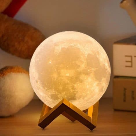 Lampada Luna 3D 2023 con 16 colori, supporto in legno, telecomando e controllo touch. Perfetta per regali!