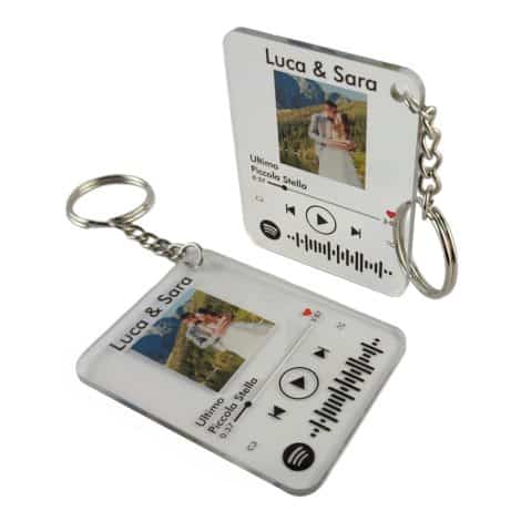 Portachiavi personalizzato con foto, messaggio e codice brano Spotify, un regalo unico per lui.