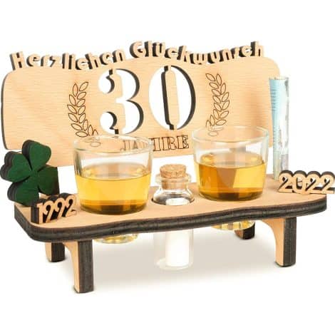 Banco dell’Acquavite con Anno per il Compleanno – Portabicchieri Panca Legno, Bicchierini Liquore – Corona di Alloro con Numero, 30 Anni – Idee Regalo per Uomini. Banco per brindare al compleanno con stile! Portabicchieri e bicchierini di legno con corona di alloro con il numero 30. Perfetto regalo per uomo!