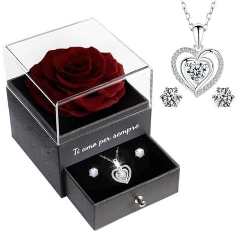Sunia Rosa Eterna Stabilizzata, un’elegante Rosa Eterna con gioielli d’argento 925. Un regalo per sempre, ideale per anniversari, compleanni e per le mamme.
