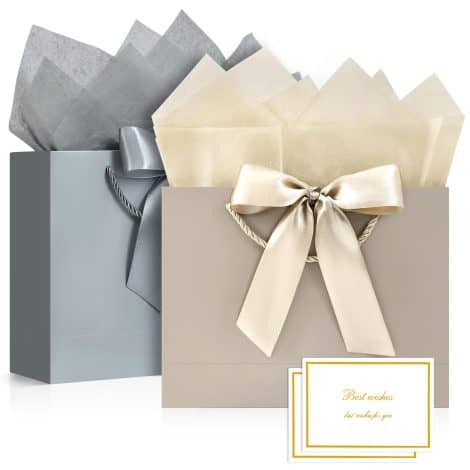 Kit regalo con sacchetti di carta, veline, carte e manici per occasioni speciali come compleanni o San Valentino.