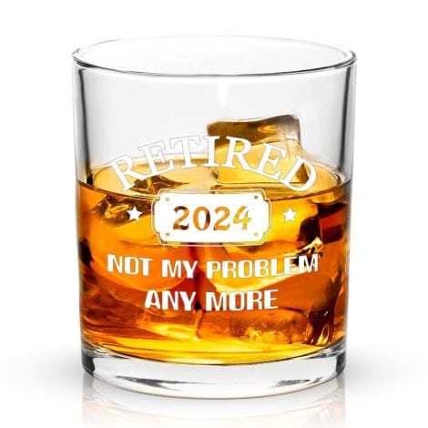 Bicchiere da whisky personalizzato: perfetto come regalo per uomini pensionati, colleghi e festeggiare l’avvenire.