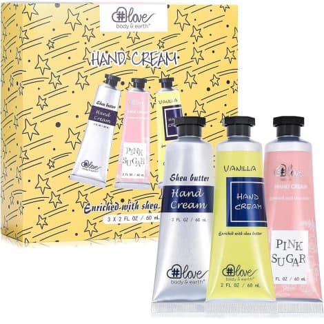 Set Regalo Crema Mani BODY & EARTH # LOVE, 3 tubetti da 60 ml con Burro di Karitè, Confezione da Viaggio con Aloe e Vitamina E, Regalo perfetto per Natale e Compleanno.