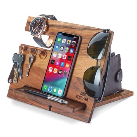 Base in legno per telefono con ganci portaoggetti e orologio, regalo perfetto per uomo.