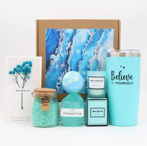 Set SPA per rilassarsi e allontanare lo stress, con cestino regalo contenente aromaterapia, candela, tazza termica e altro ancora.