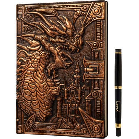 Taccuino DND con copertina di ecopelle goffrata, drago in bronzo 3D e penna inclusa. Ideale per GDR, regalo nerd fantasy per uomini e donne.